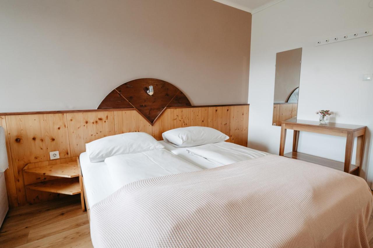 Hotel - Restaurant Soleo Krumpendorf Екстер'єр фото