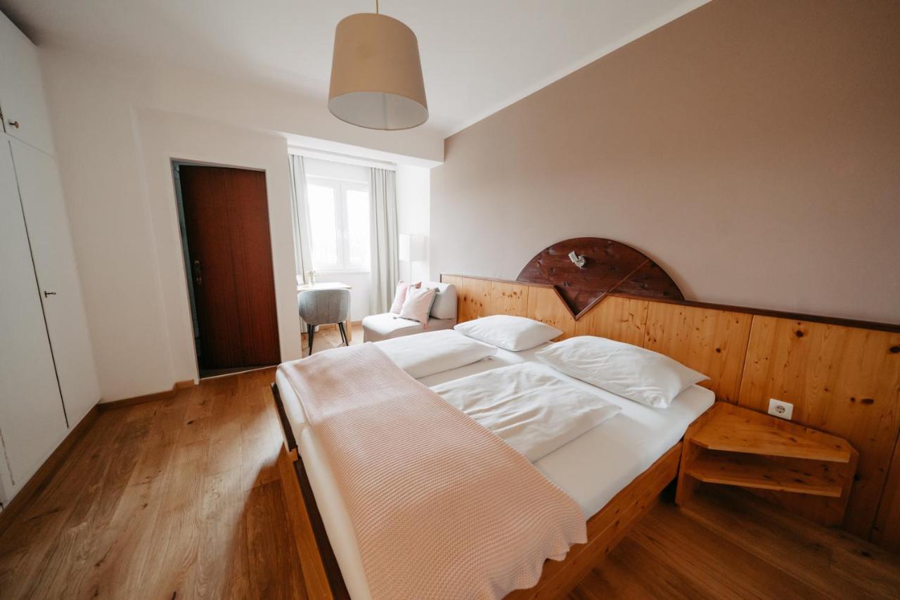 Hotel - Restaurant Soleo Krumpendorf Екстер'єр фото